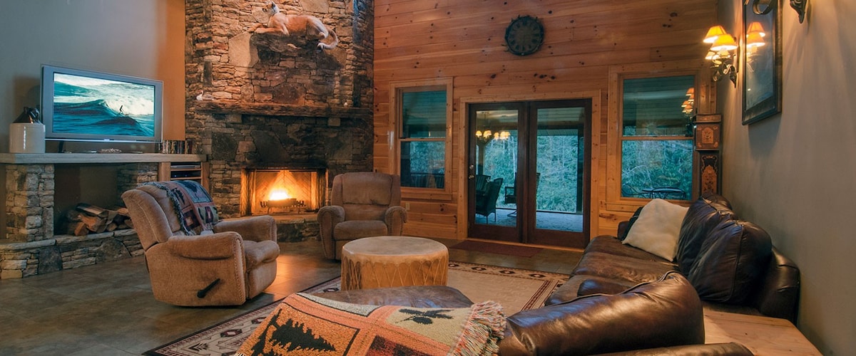 Creekside Lodge at Lands Creek Log Cabins