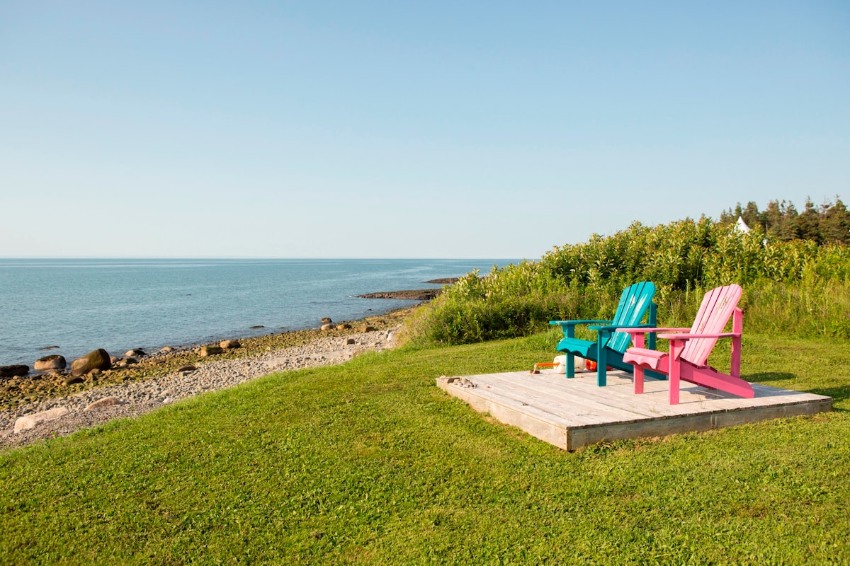 Fundy Sunset Cottage,  Oceanfront Tranquility