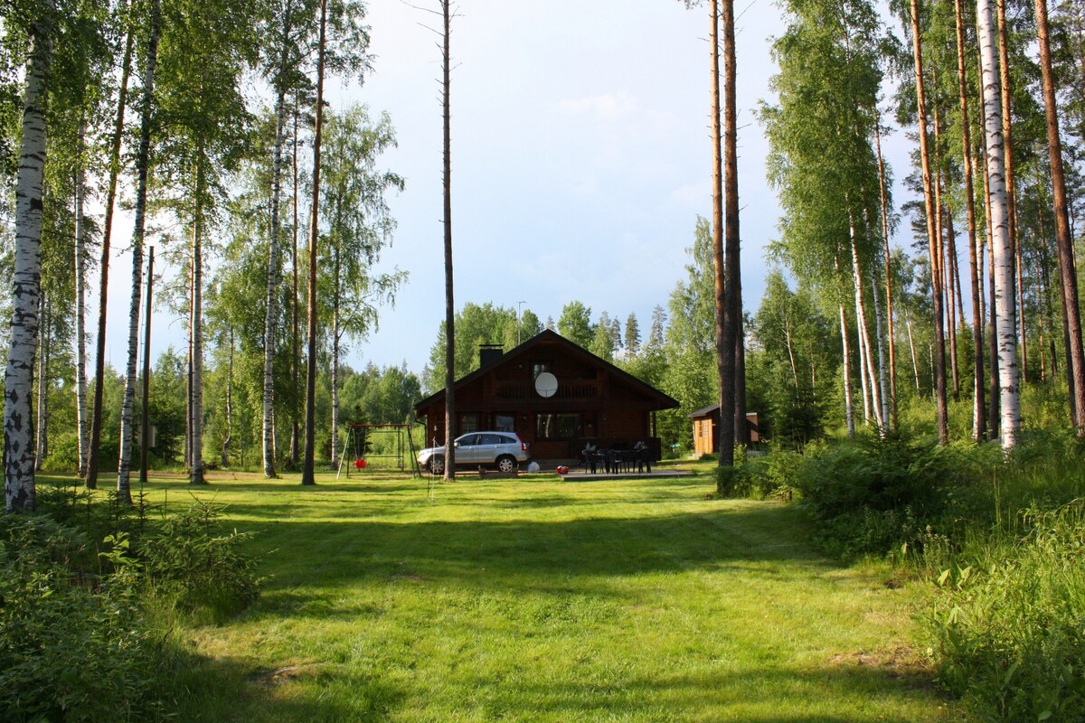 Spacious cottage by the lake