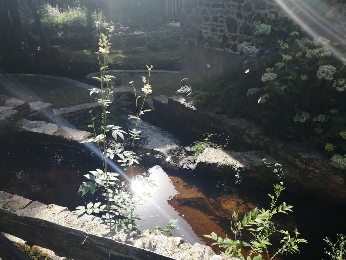 Charmant moulin rénové, logement atypique.