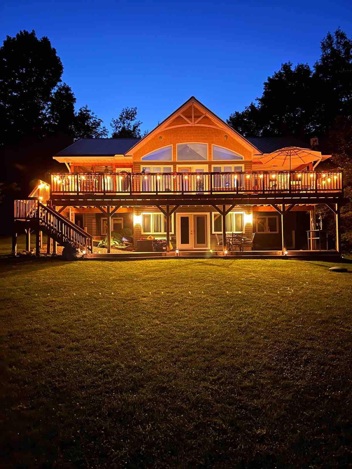 Luxurious Lake House Cottage