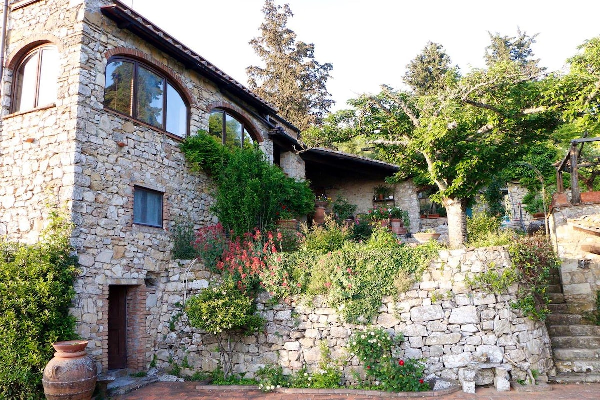 4 BEDROOM Authentic stone house in olive grove.