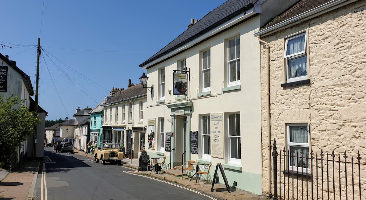 4. Lodiswell. EnSuite, King Size, Dartmoor Village