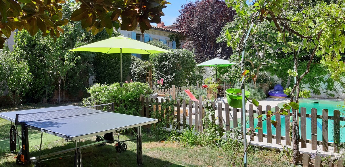 grande maison familiale avec piscine et jardin