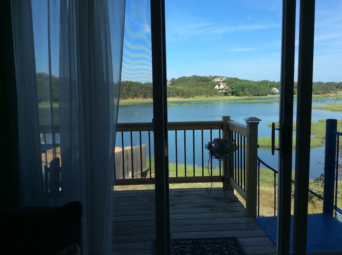 Wellfleet Center美丽的Creekside公寓