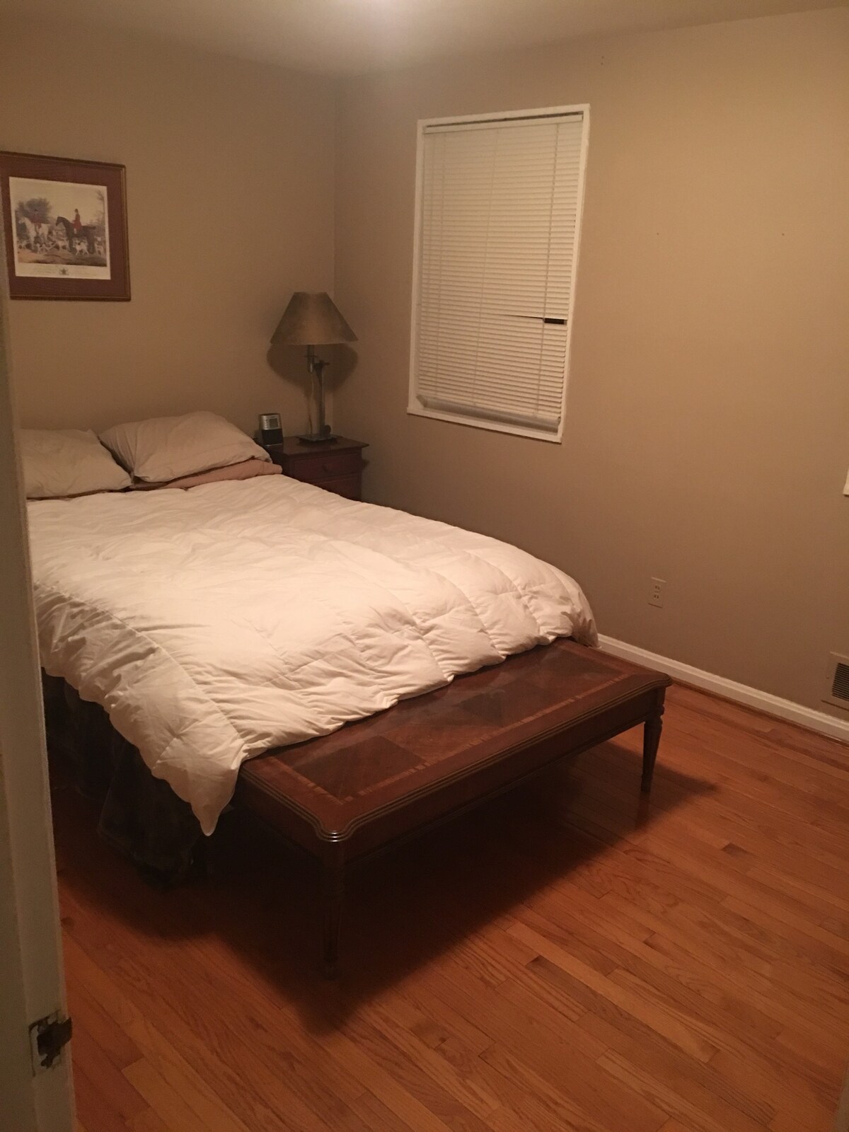Room available a mile from East Falls Church metro