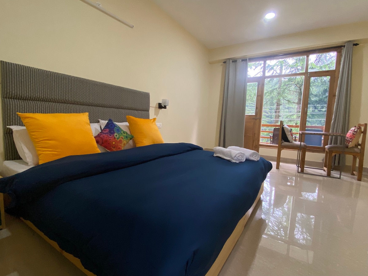 Beautiful room with shared kitchen amidst Nature