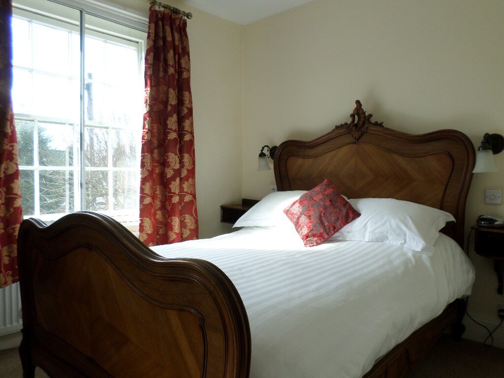 英式村庄旅馆宽敞的双人床