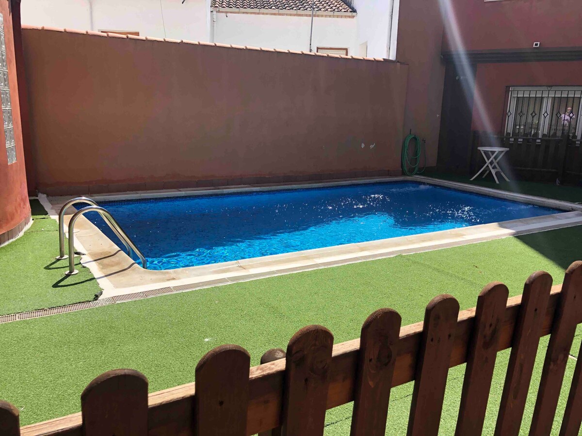 Apartamento en Baeza con piscina.