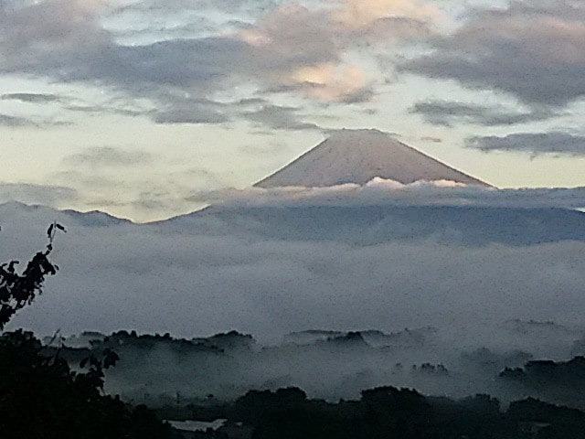 温泉浴缸里的富士山、