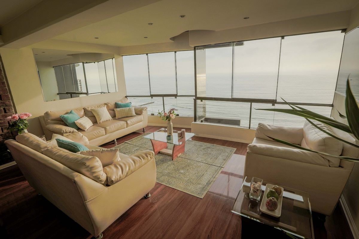 米拉弗洛雷斯壮观的海滨顶层公寓