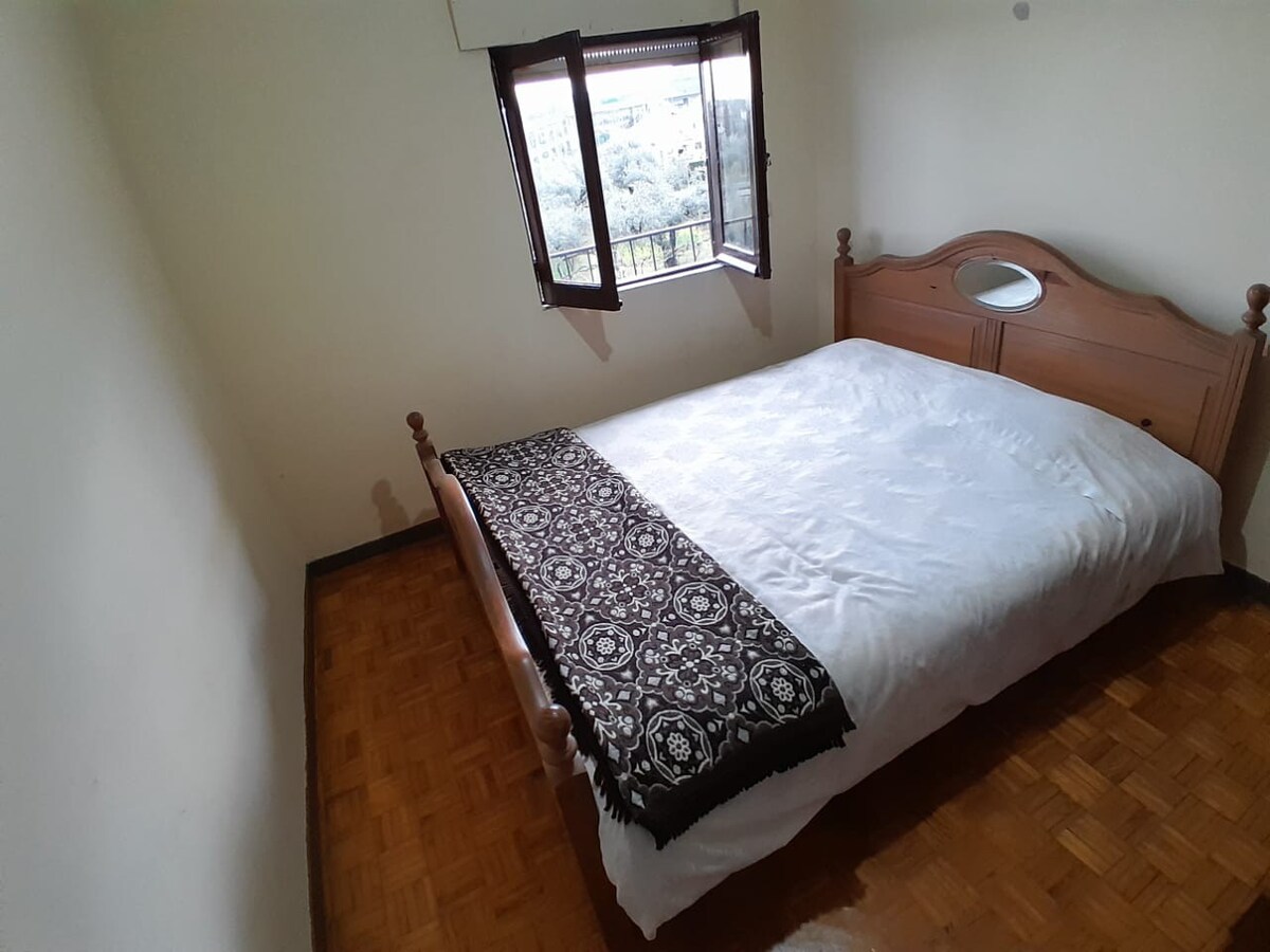 Quarto Privado 5 minutos centro Fundão