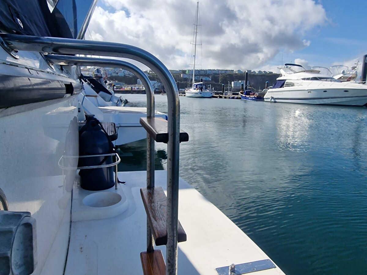 Silver Crest Motor Yacht