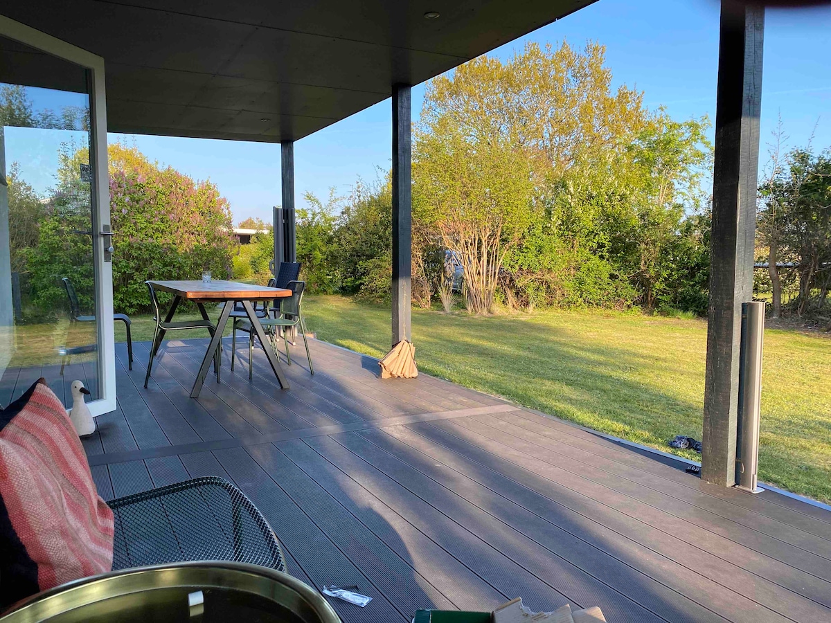 Sommerhus ved skøn badestrand