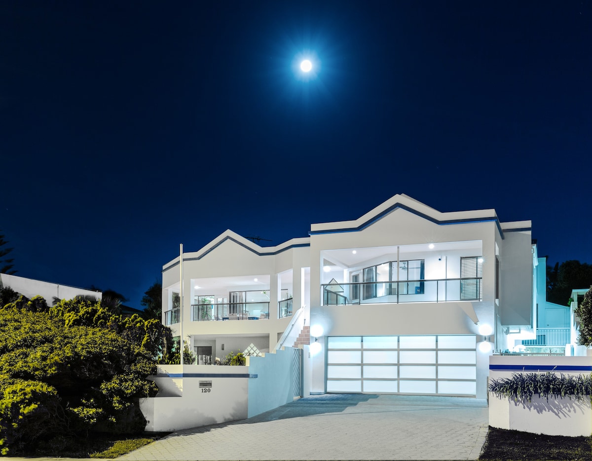 Mullaloo Beach Front Home - Topfloor 3x2.5