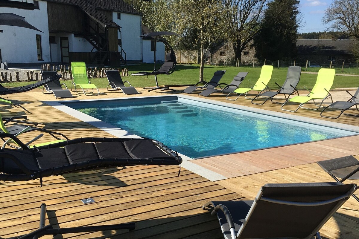 Spacious Holiday Home La Roche-en-Ardenne withPool