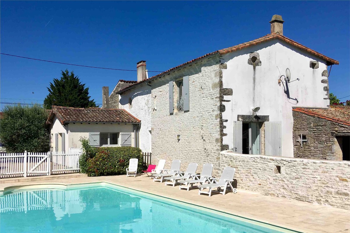 Beautiful House, Gite, Private Pool & Garden