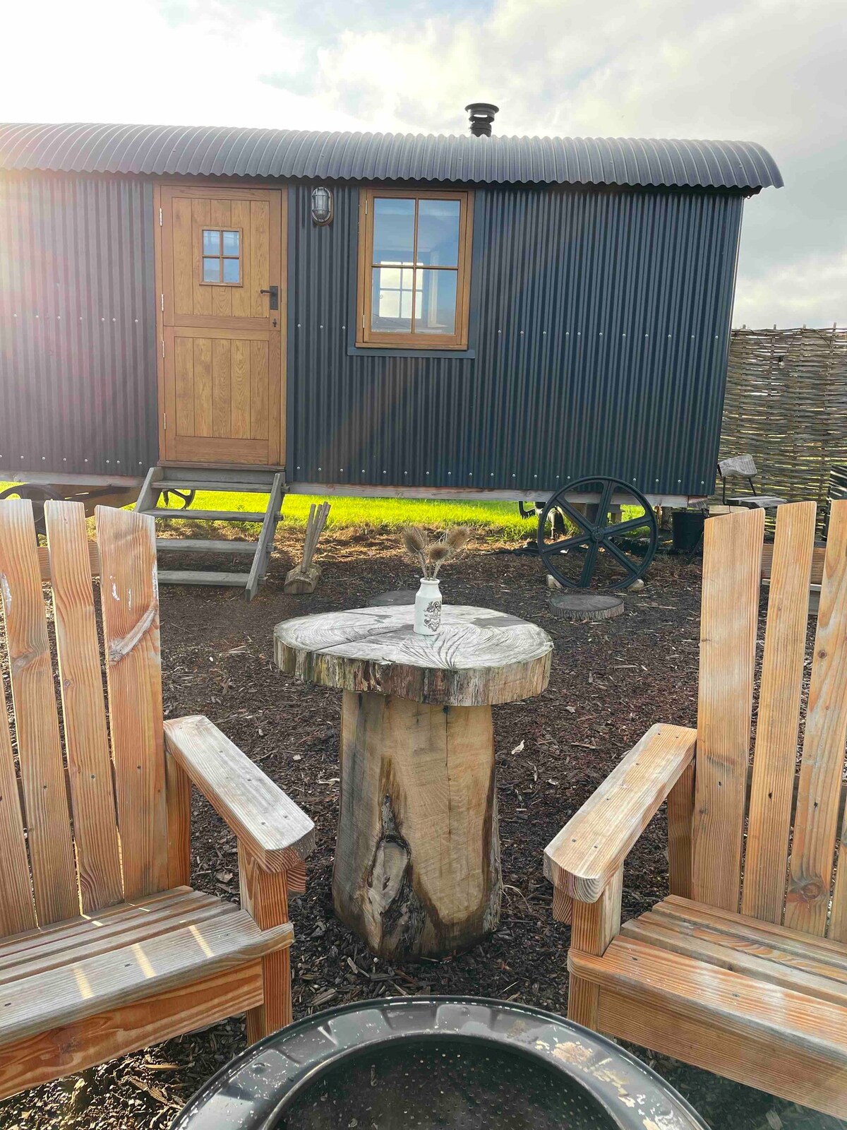 Kite, luxury shepherd's hut on private estate