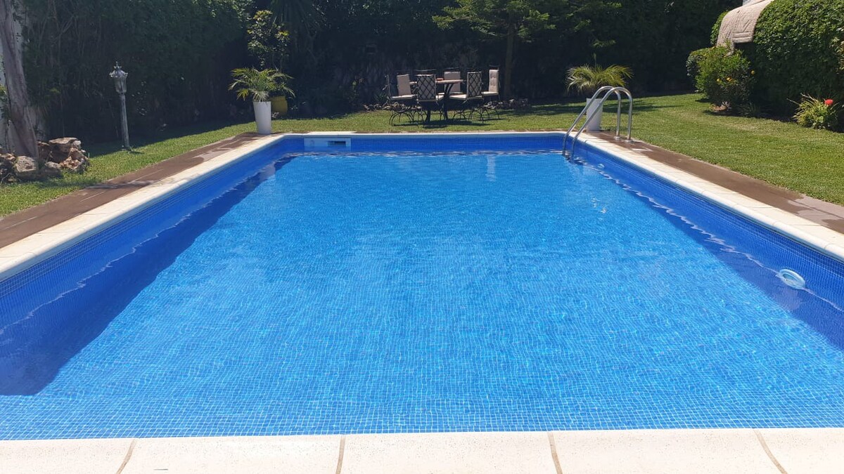 位于拉巴特空调游泳池的非常漂亮的房子，可容纳8至12人。