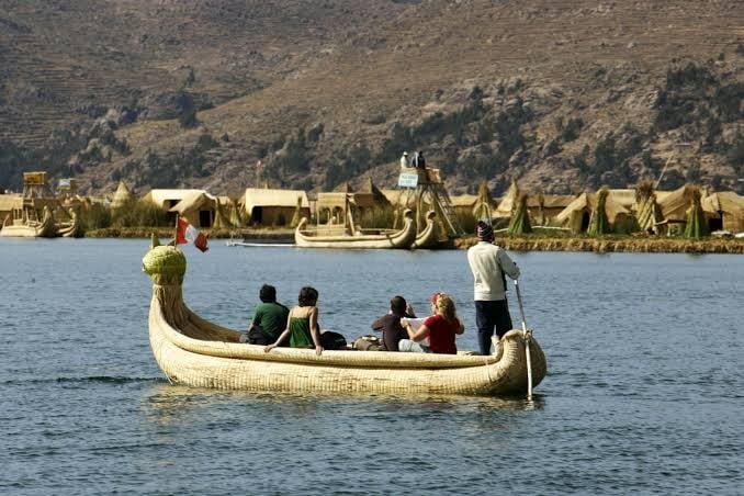 UROS FLOATING HOME TITICACA