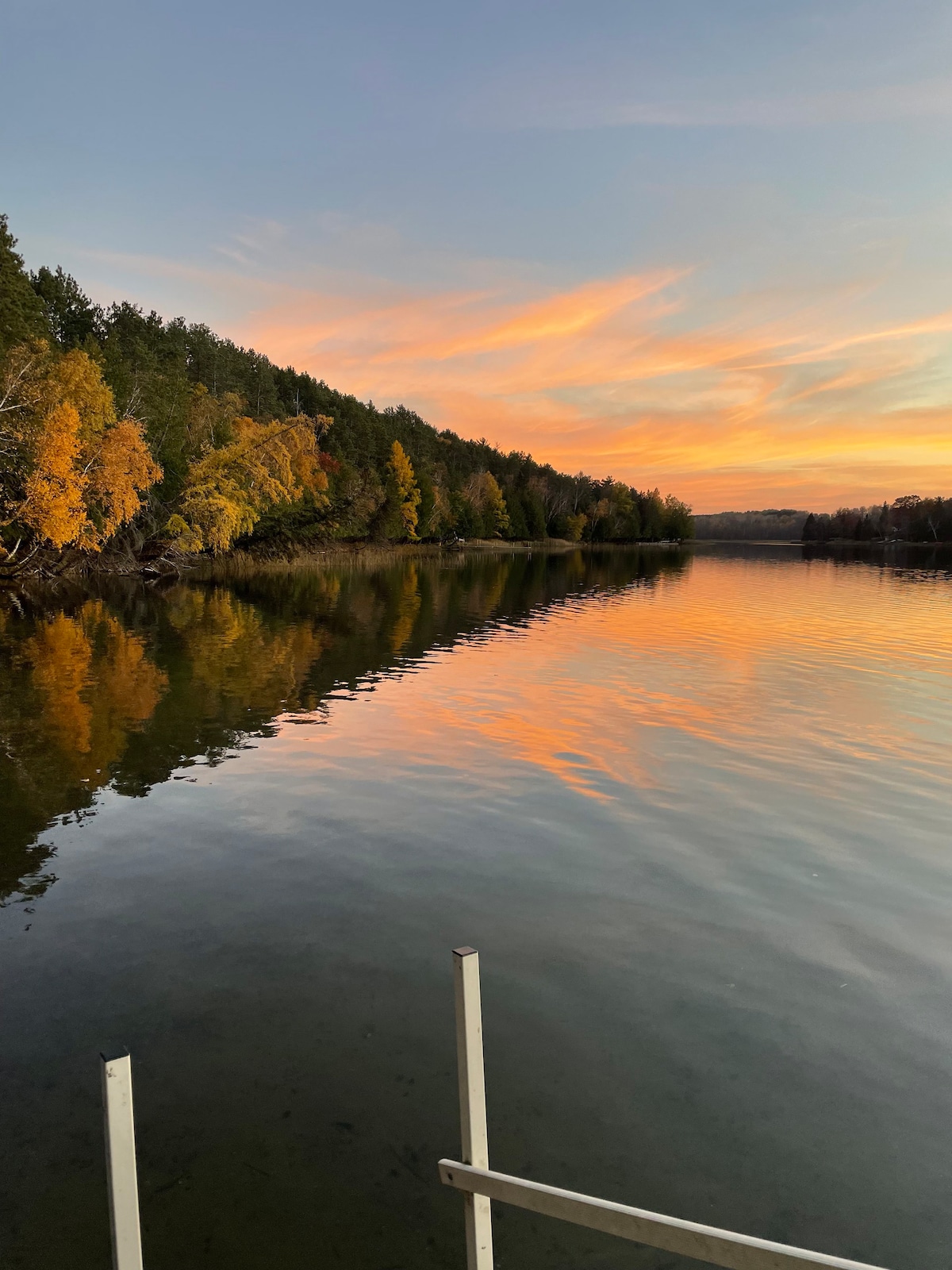 Log Cabin on Baby Lake with sunset views!