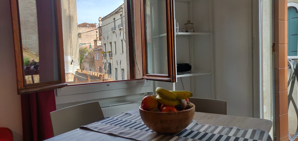 Cà Rezzonico Apartments Balcony - 1° piano