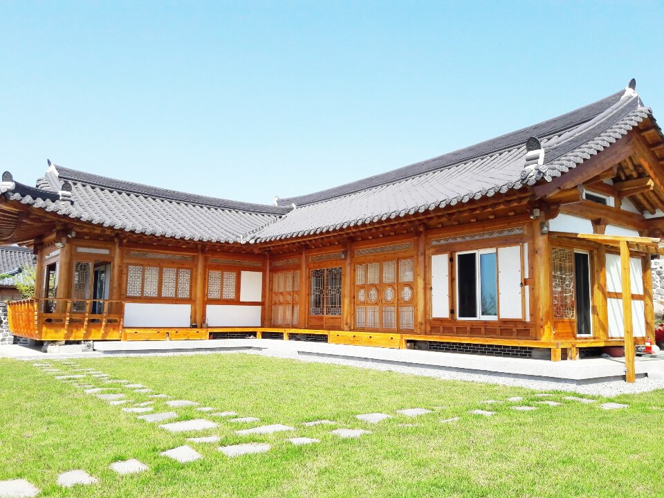 Hanok by the Sea 's Old Salvi Dal' s Room 'Hanok Pension