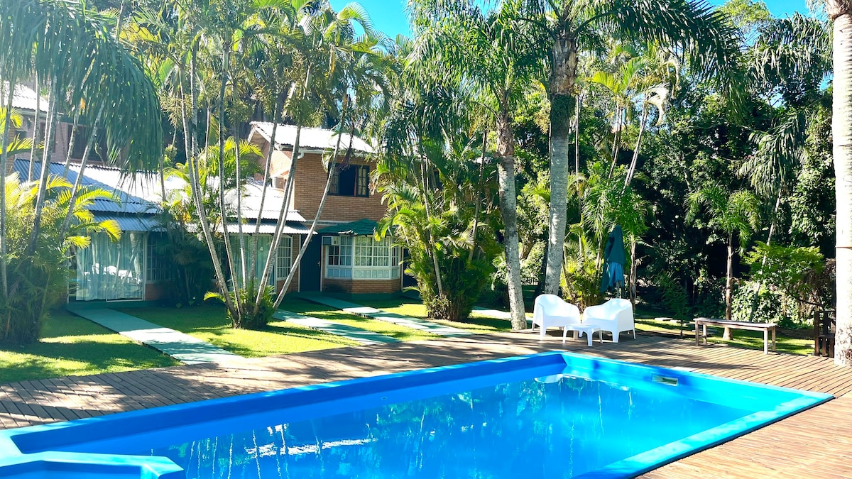 Suíte em Centro com parque e piscina  perto do Mar