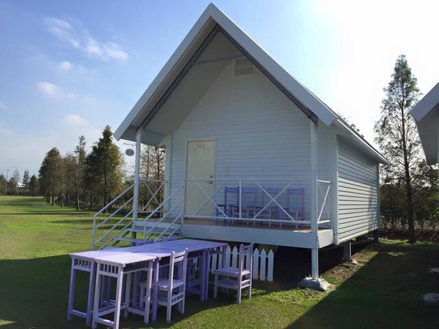 白色浪漫木屋 8人房