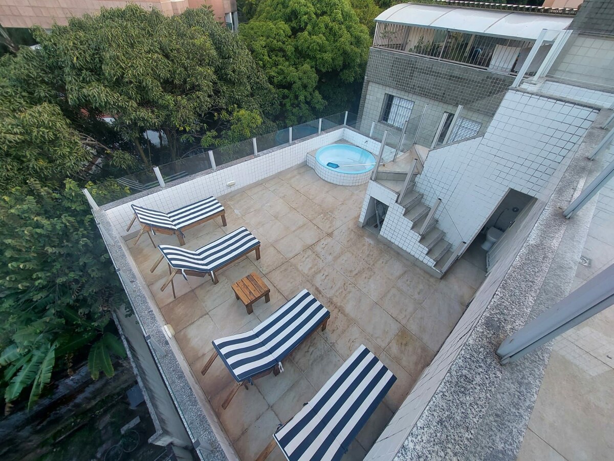 顶层公寓，带泳池，位于卢森堡。