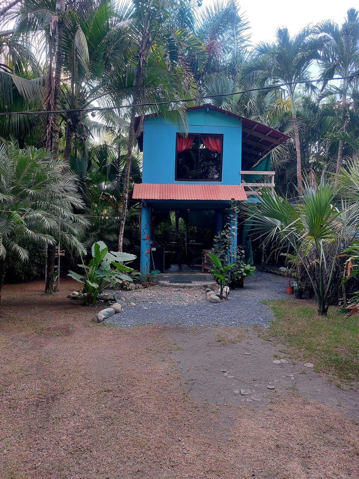 Casa LalitoHouse cabaña rustica frente al mar.