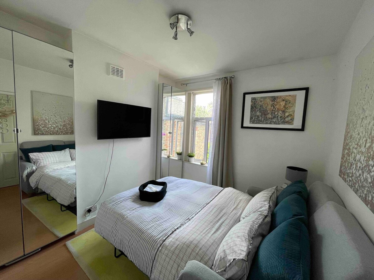 Hammersmith, London, in Zone 2, Cozy Urban Retreat