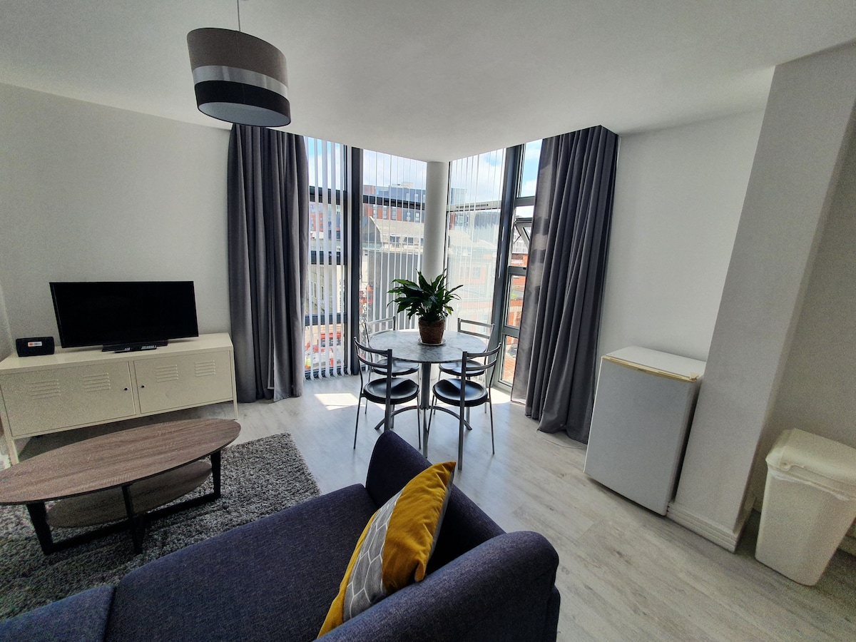 Central Liverpool: Stylish 2 Bedroom Apartment
