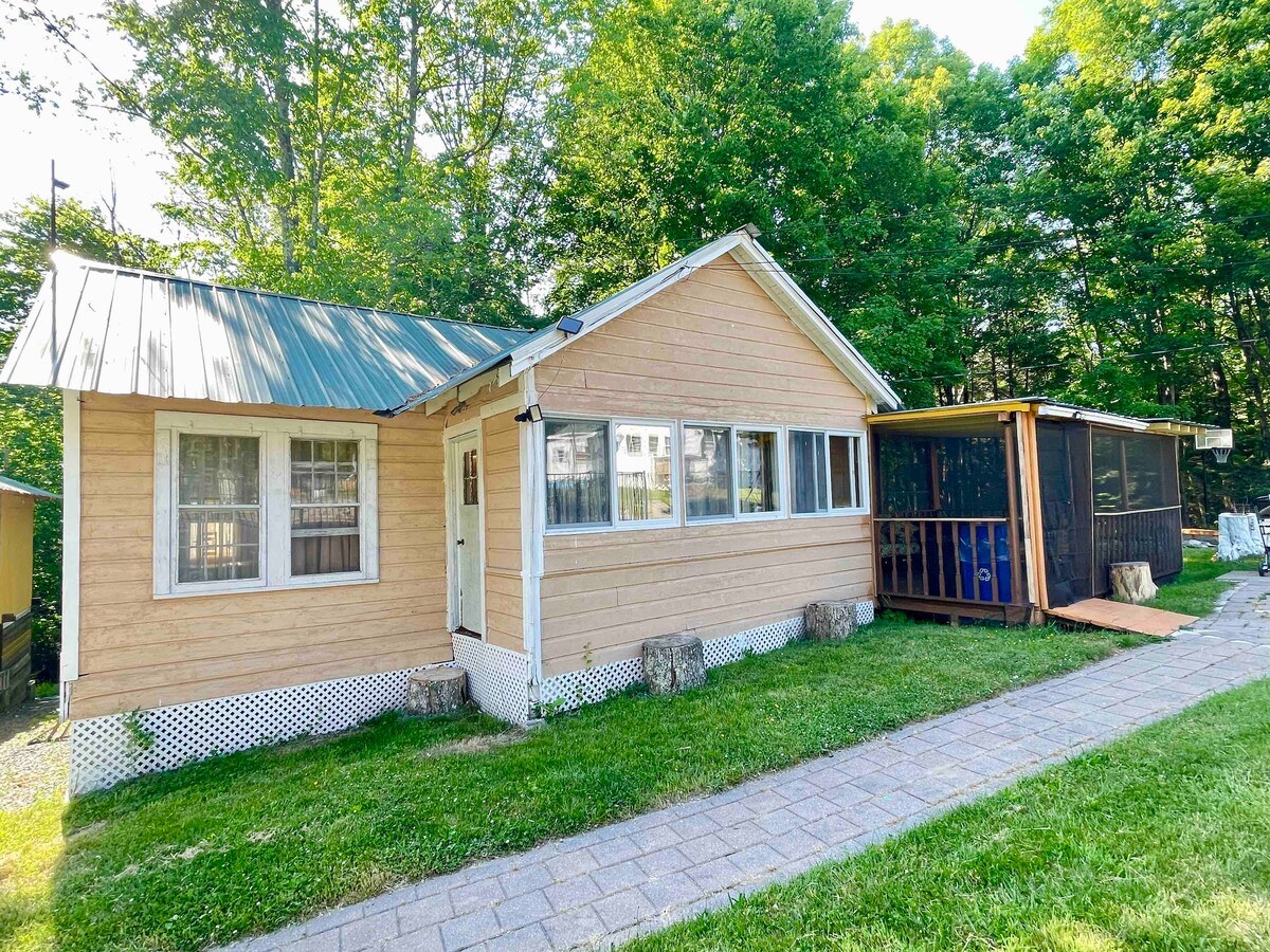 Cabin ,In  Monticello / Shared pool