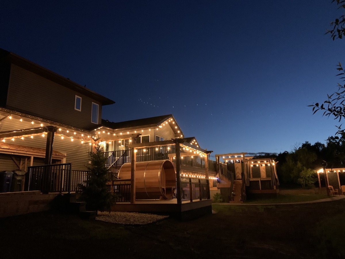 Dragonfly Inn, Loft & Walkout Suites.