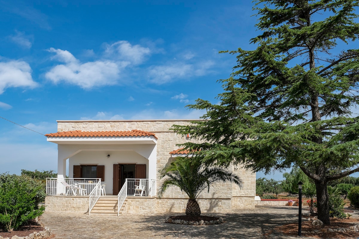 Villa in Monopoli for 4 guests near the sea.