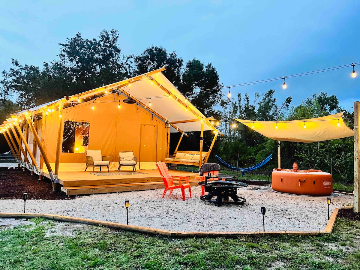 Tropical Glamping with Hot Tub