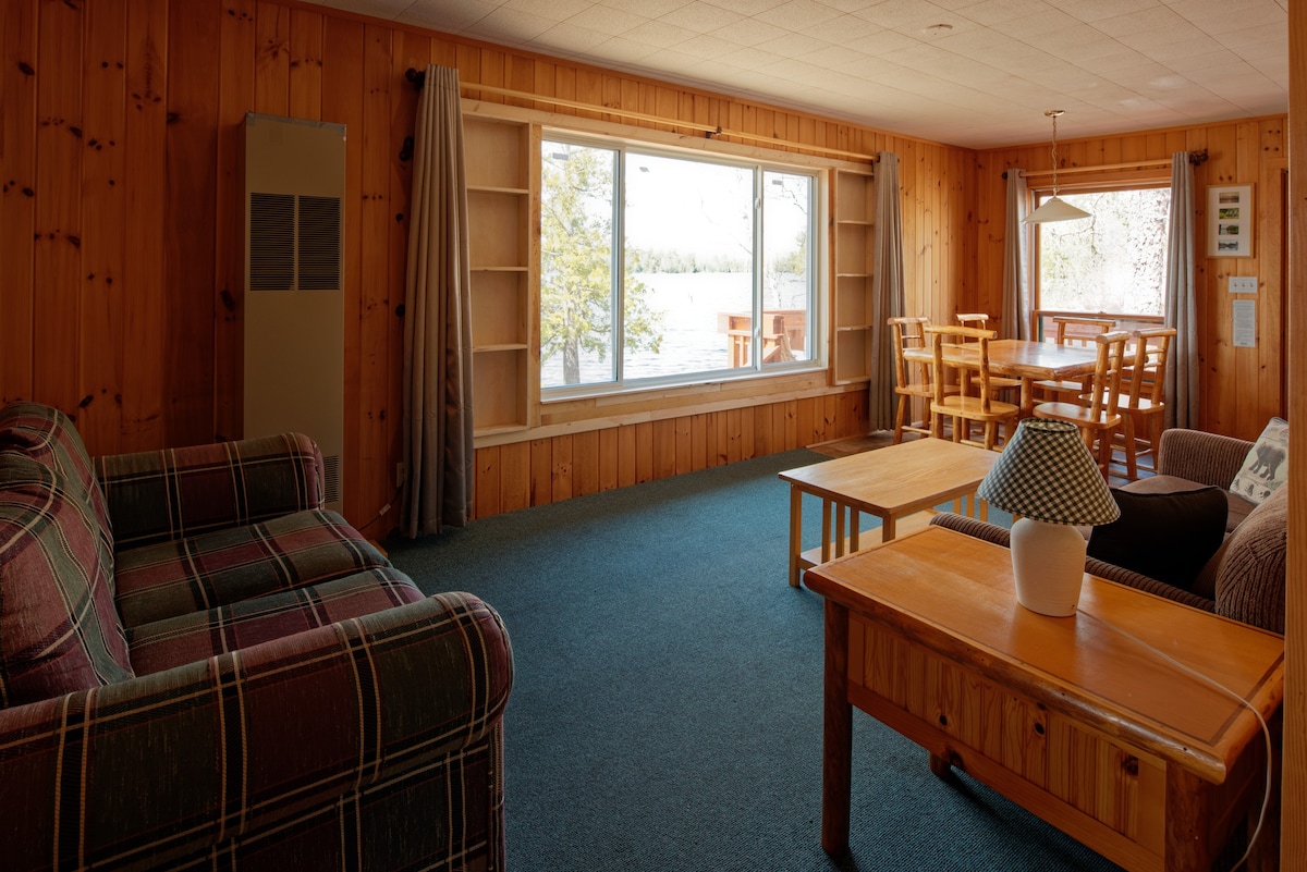 Elbow Lake Lodge 3BR/1B Lakefront Cabin Breakwater