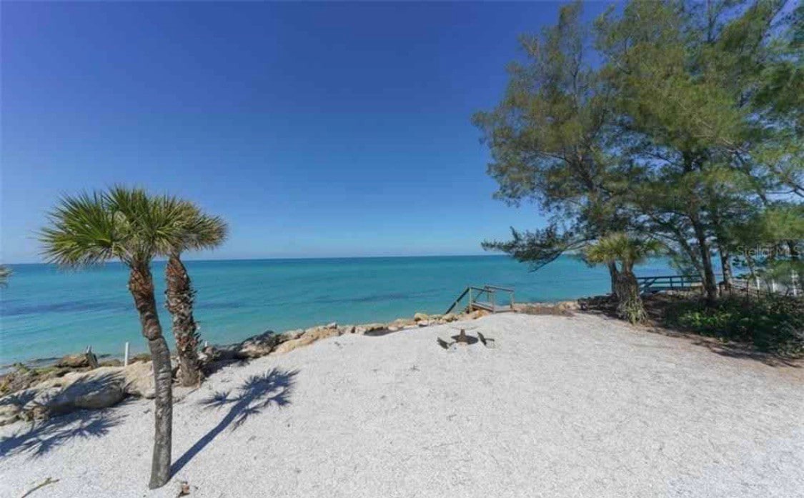 Large Beach Bungalow on Gulf with Bay Access too!