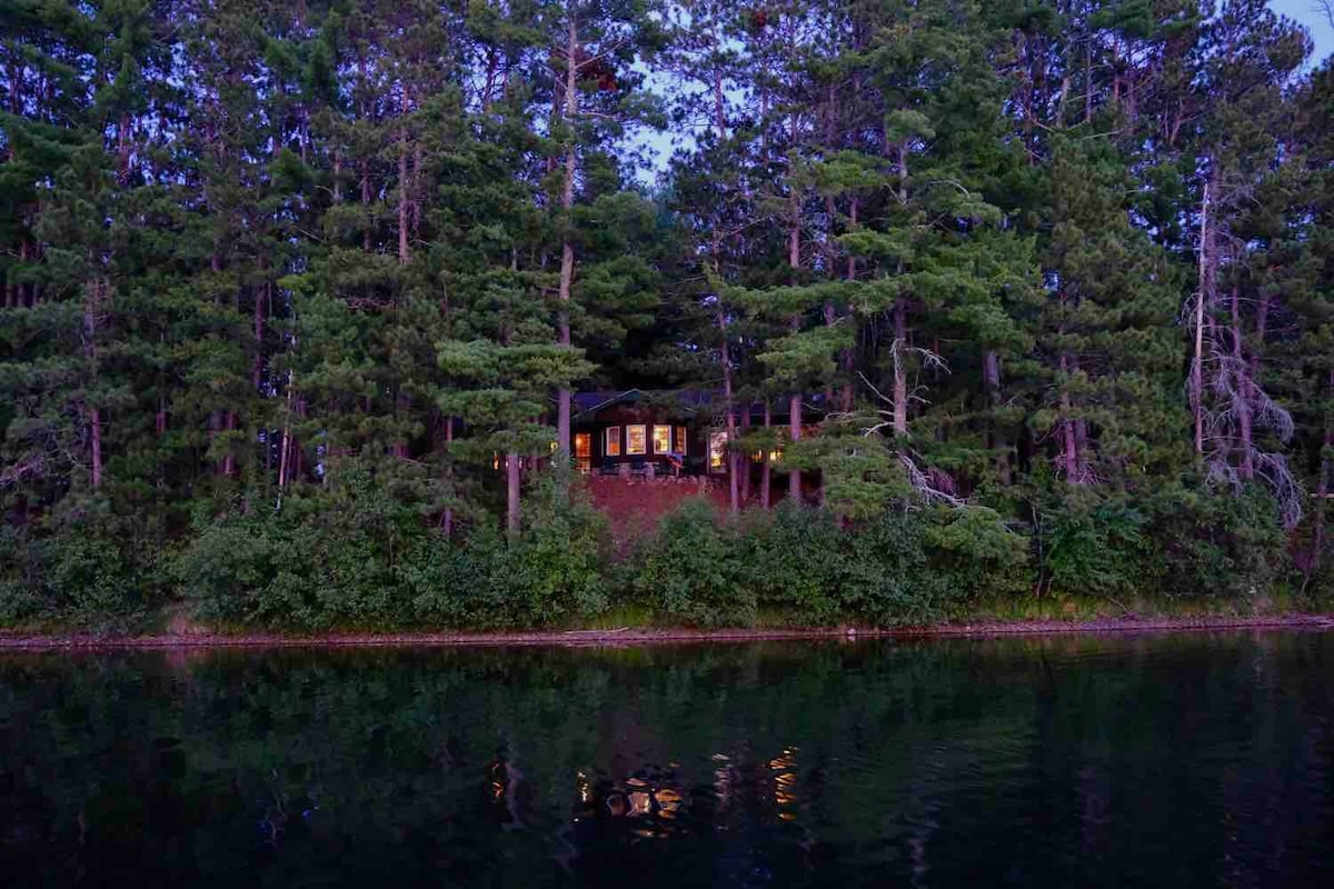 Pinepoint Retreat  with Lakeside Sauna