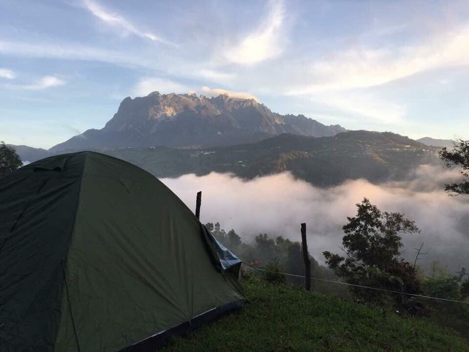 可观赏基纳巴卢山美景的露营，可容纳2人