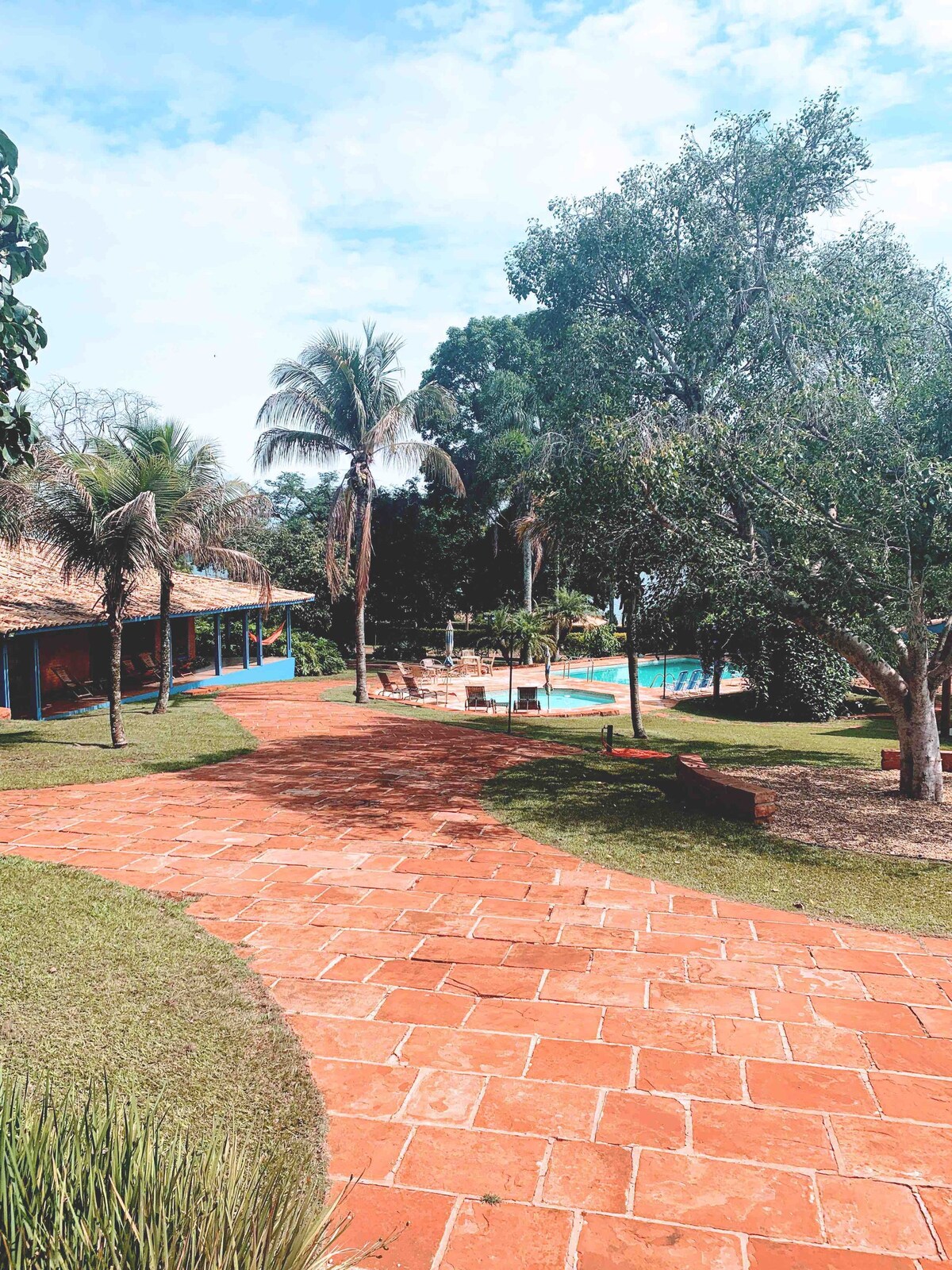 Casa com piscina e salão de jogos - Represa Avaré