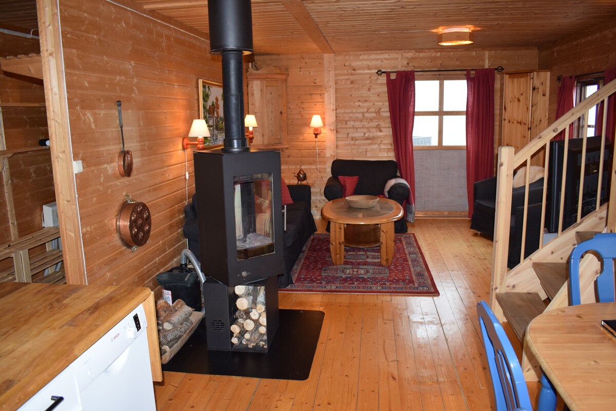 7(8)-s enhet i Skeikampen Fjellandsby med 2 bad og sauna.