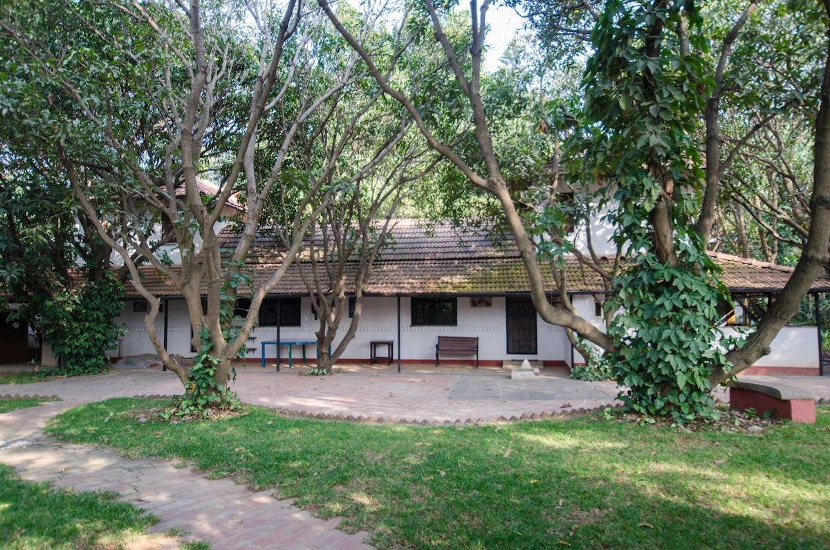 Cheeku: peaceful studio in a farm.