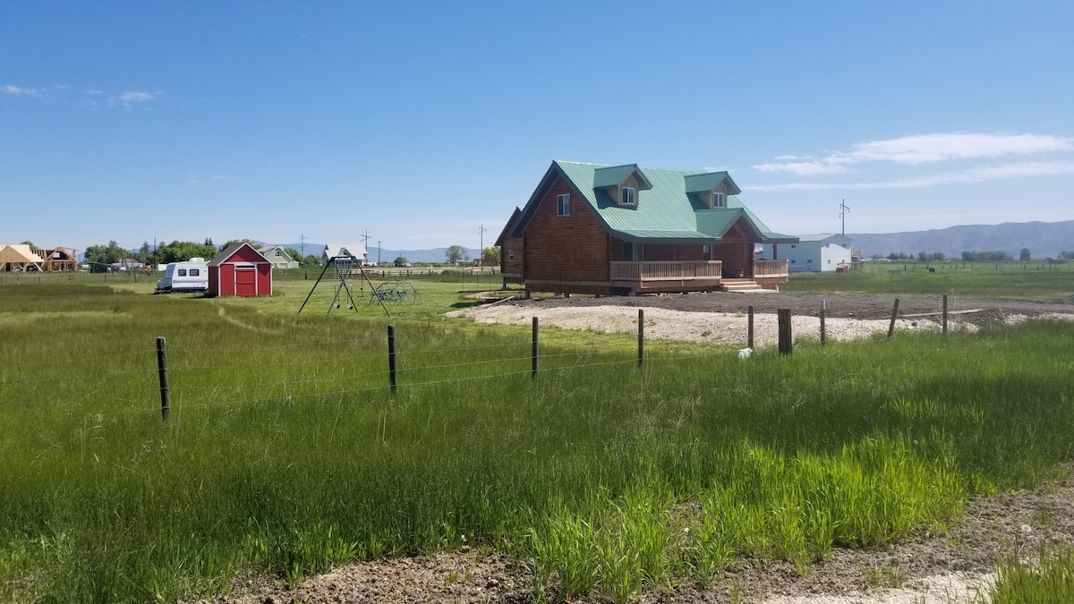 Bear Lake Reunion Cabins