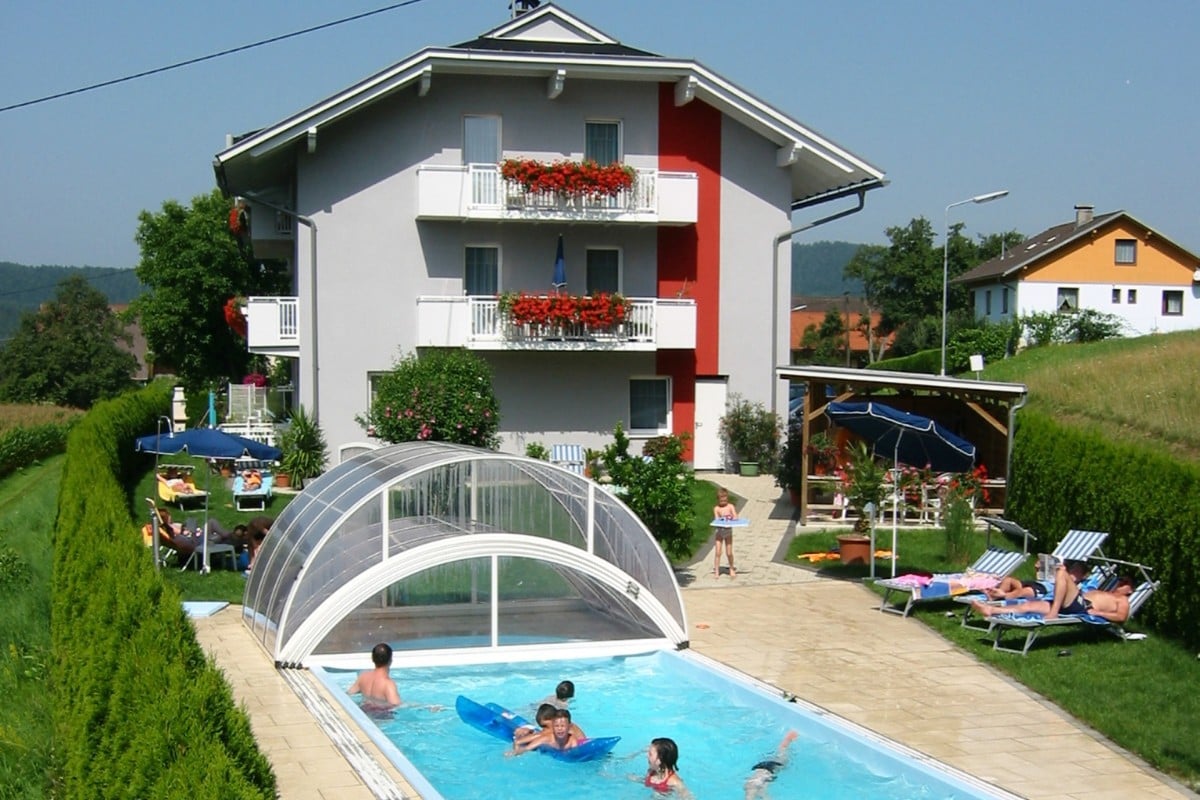 Schönes Dachgeschoss-Apartement mit Pool