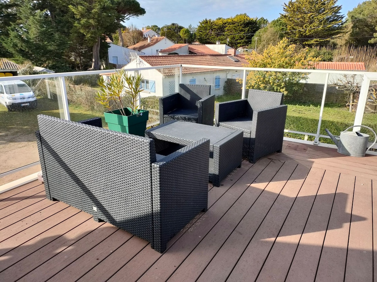 appartement au calme avec une grande terrasse