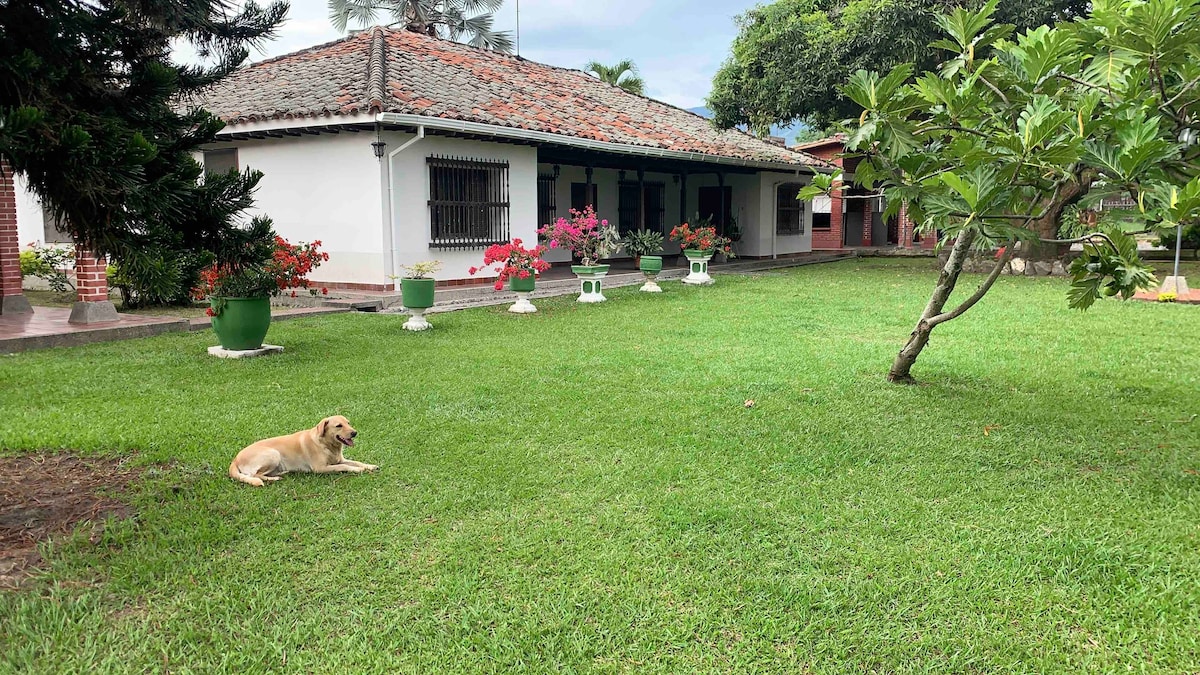 Hermosa y tranquila finca con piscina