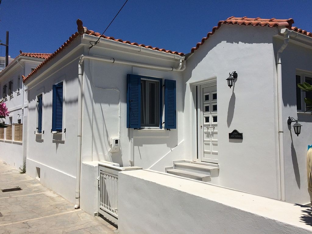 Authentic Greek house, near the beach and tavernas