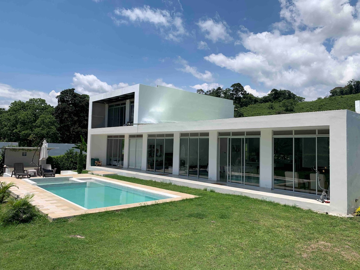 Moderna casa de descanso en la Mesa Cundinamarca